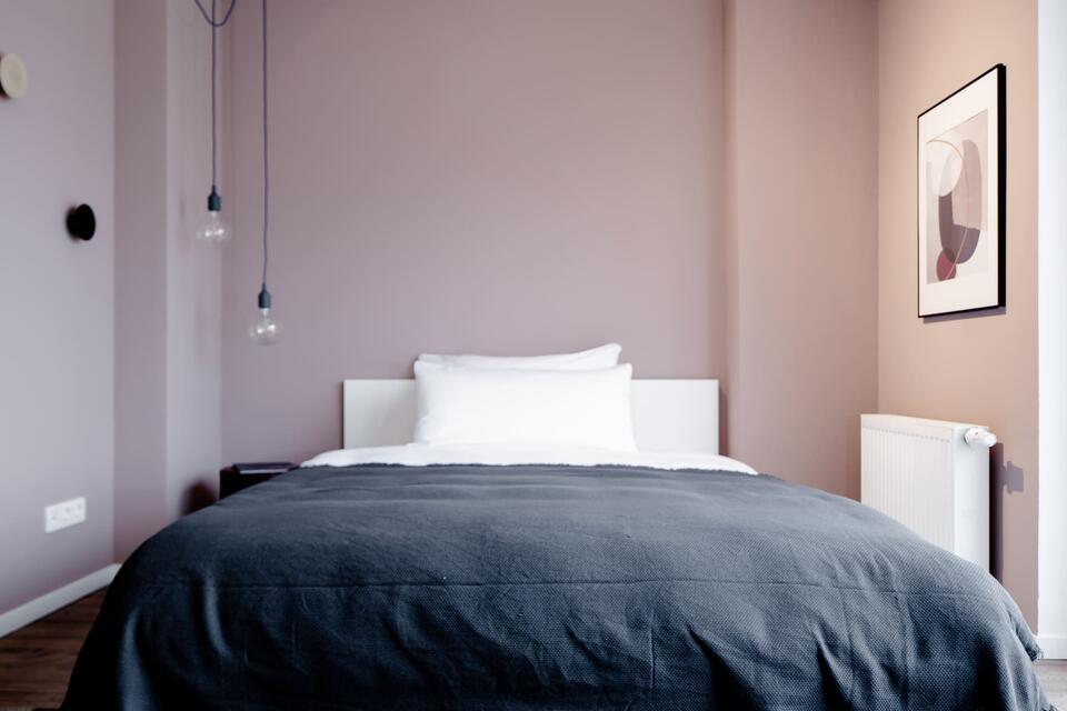 Bett (140 cm) und Matratze Bett (140 cm) und Matratze